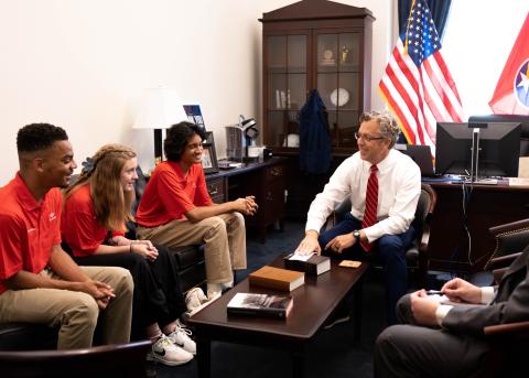Rep. Ogles Meets with Banking Students